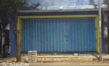 Dijual rumah + toko aktif di Kaliwates Jember