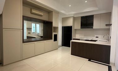 Rumah Siap Huni di Permata Buana, Uk 8X18m, 2.5 Lantai, Harga:6.9 M Nego