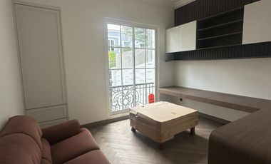 Rumah Siap Huni di Permata Buana, Uk 8X18m, 2.5 Lantai, Harga:6.9 M Nego