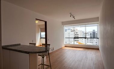 📢 ALQUILER DEPARTAMENTO EN SAN ISIDRO – JAVIER PRADO FRENTE A PARQUE 🌳 | PISO 14 CON VISTA + COCHERA 🚗