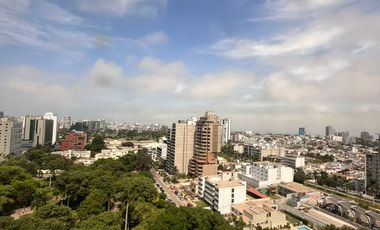 📢 ALQUILER DEPARTAMENTO EN SAN ISIDRO – JAVIER PRADO FRENTE A PARQUE 🌳 | PISO 14 CON VISTA + COCHERA 🚗