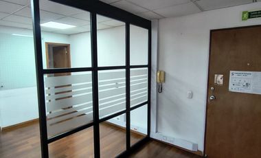 Oficina en arriendo en el Centro 93