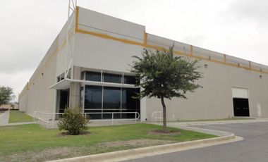 Queretaro Edificio Industrial renta 6,730m2 ideal para expansion con todos los servicios disponibles, gran conectividad