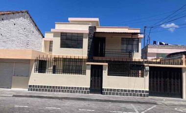 En Ibarra, zona centro, vendo casa rentera
