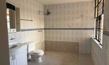 En Ibarra, zona centro, vendo casa rentera