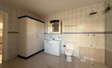En Ibarra, zona centro, vendo casa rentera