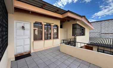 En Ibarra, zona centro, vendo casa rentera