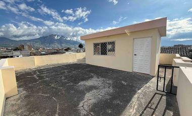 En Ibarra, zona centro, vendo casa rentera