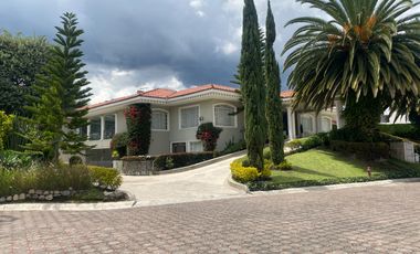 SE ARRIENDA CASA DE LUJO EN EXCLUSIVA URB PRIVADA CUMBAYA (La Primavera, próximo Ruta Viva)