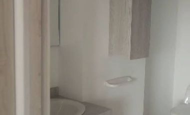 ¡VIVE CON ESTILO Y TECNOLOGÍA! 🚀  ¿Buscas comodidad y una ubicación estratégica? Este espectacular apartaestudio de 55 m² lo tiene todo. Ubicado en u