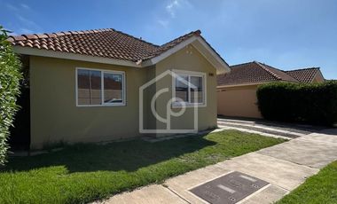 ARRIENDO CASA 3D/2B, AÑO CORRIDO, SIN MUEBLES, EN CONDOMINIO SERENA ORIENTE