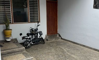 VENDO AMPLIA CASA 284 m2 -PRECIO DE OCASIÓN