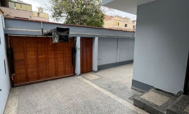 VENDO AMPLIA CASA 284 m2 -PRECIO DE OCASIÓN