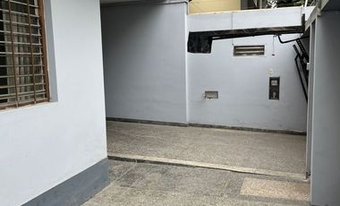 VENDO AMPLIA CASA 284 m2 -PRECIO DE OCASIÓN