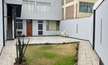 VENDO AMPLIA CASA 284 m2 -PRECIO DE OCASIÓN