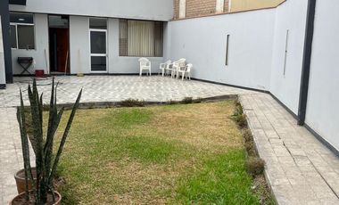 VENDO AMPLIA CASA 284 m2 -PRECIO DE OCASIÓN