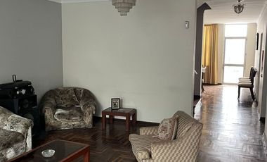 VENDO AMPLIA CASA 284 m2 -PRECIO DE OCASIÓN