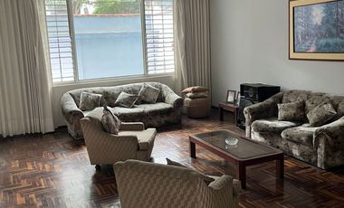 VENDO AMPLIA CASA 284 m2 -PRECIO DE OCASIÓN