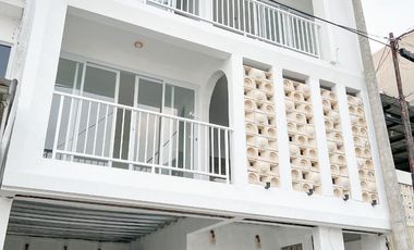 RUMAH 3 LANTAI VIEW INDAH PEGUNUNGAN & KOTA BANDUNG