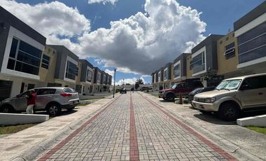 Venta casa  de tres dormitorios en Llano Grande sector Bonanza