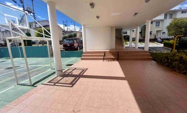 Casa de venta Urbanización Einsein, Carcelén. 4 habit. 2 parq.
