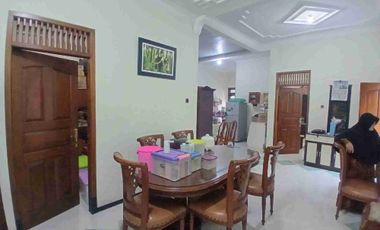 Rumah + Kost hanya 800 mtr dari Poros Soekarno Hatta. Kondisi sangat bagus