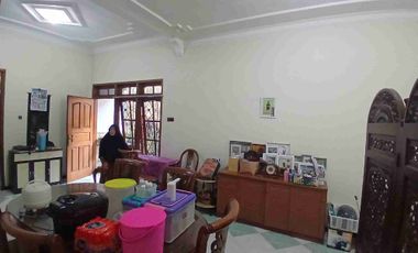 Rumah + Kost hanya 800 mtr dari Poros Soekarno Hatta. Kondisi sangat bagus