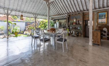 DIJUAL VILLA DENGAN 6 KAMAR TIDUR DI LODTUNDUH