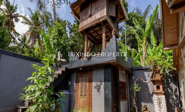 DIJUAL VILLA DENGAN 6 KAMAR TIDUR DI LODTUNDUH