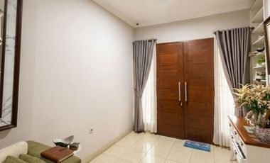DIJUAL CEPAT BU RUMAH NYAMAN LOKASI SUPER STRATEGIS DI MERUYA JAKARTA BARAT