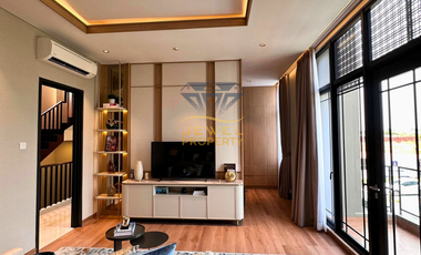 Jarang Ada Rumah 3 Lantai Matera Lakeside Double Fasad Konsep Villa