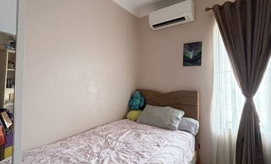 DIJUAL CEPAT (BU)! Rumah dengan lokasi super strategis di Meruya, Jakarta Barat. Akses sangat mudah, hanya hitungan menit menuju gerbang Tol JORR dan
