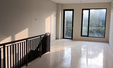 Disewa Ruko 3 Lantai Rapi Siap Pakai Lokasi Paling Strategis di Raffles Hills Cibubur