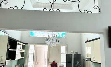 RUMAH MEWAH DI TOMANG JAKARTA BARAT. BANGUNAN KOKOH HIGH CEILING SHM