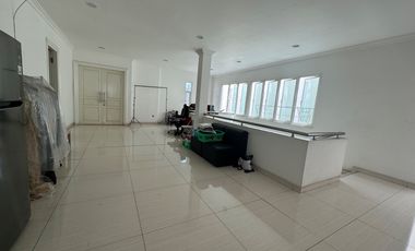 RUMAH MEWAH DI TOMANG JAKARTA BARAT. BANGUNAN KOKOH HIGH CEILING SHM