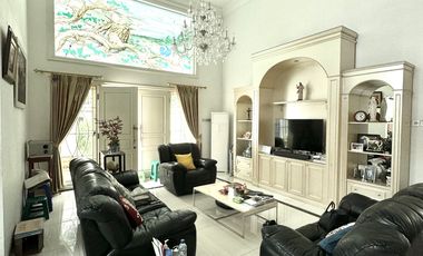 RUMAH MEWAH DI TOMANG JAKARTA BARAT. BANGUNAN KOKOH HIGH CEILING SHM