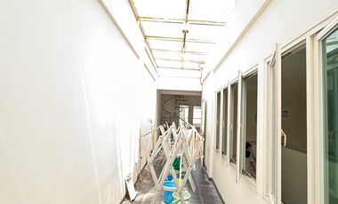 RUMAH MEWAH DI TOMANG JAKARTA BARAT. BANGUNAN KOKOH HIGH CEILING SHM