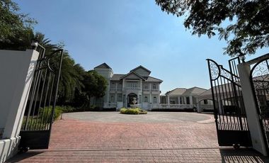 Laleo House for sale | On a 1.5 rai plot of land, 762 sq.m. of usable space. European Classic Mansion style.