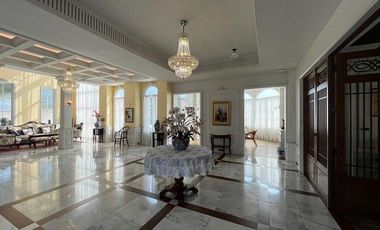 Laleo House for sale | On a 1.5 rai plot of land, 762 sq.m. of usable space. European Classic Mansion style.