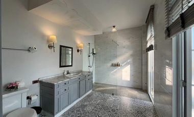 Laleo House for sale | On a 1.5 rai plot of land, 762 sq.m. of usable space. European Classic Mansion style.