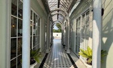 Laleo House for sale | On a 1.5 rai plot of land, 762 sq.m. of usable space. European Classic Mansion style.