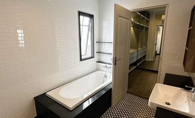 Single house for sale in 