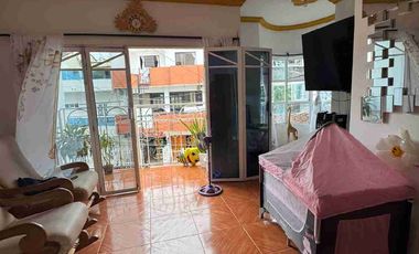 casa dividida en 3 pisos + local