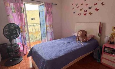 casa dividida en 3 pisos + local