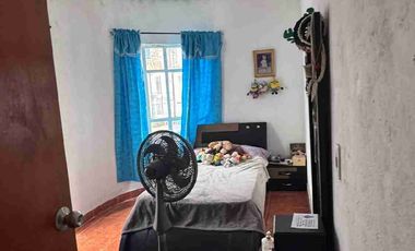 casa dividida en 3 pisos + local