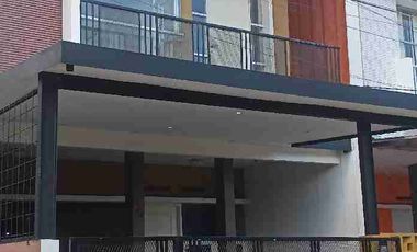 di sewakan rumah 2 lantai plus furniture untuk rumah tinggal