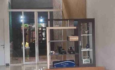 di sewakan rumah 2 lantai plus furniture untuk rumah tinggal