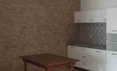 di sewakan rumah 2 lantai plus furniture untuk rumah tinggal