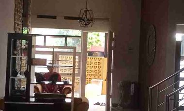 di sewakan rumah 2 lantai plus furniture untuk rumah tinggal