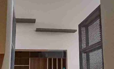di sewakan rumah 2 lantai plus furniture untuk rumah tinggal
